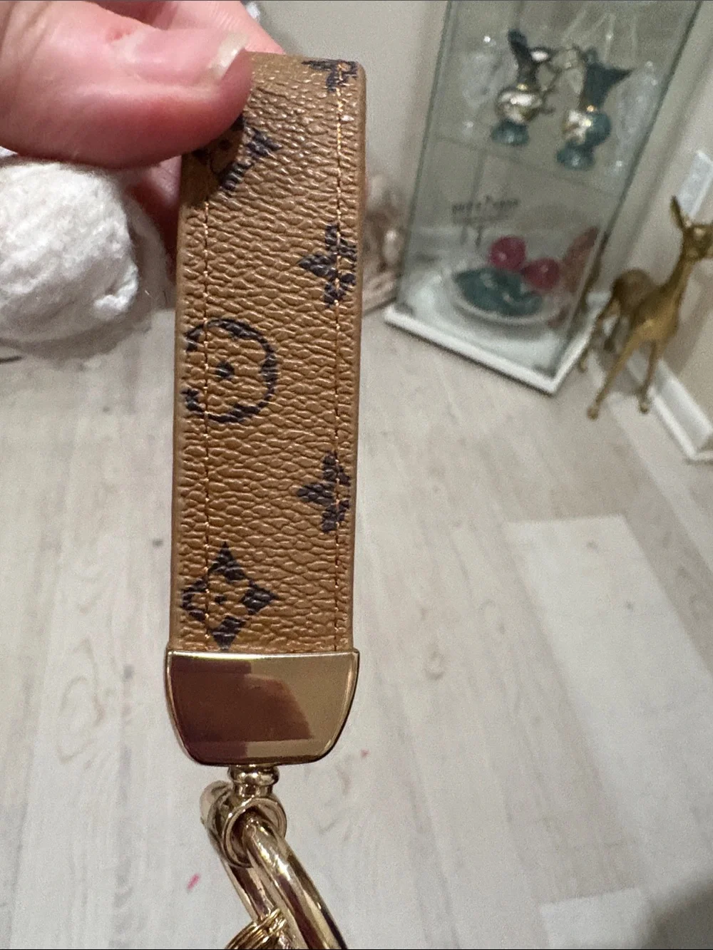 Louis Vuitton Dragonne Keyholder new